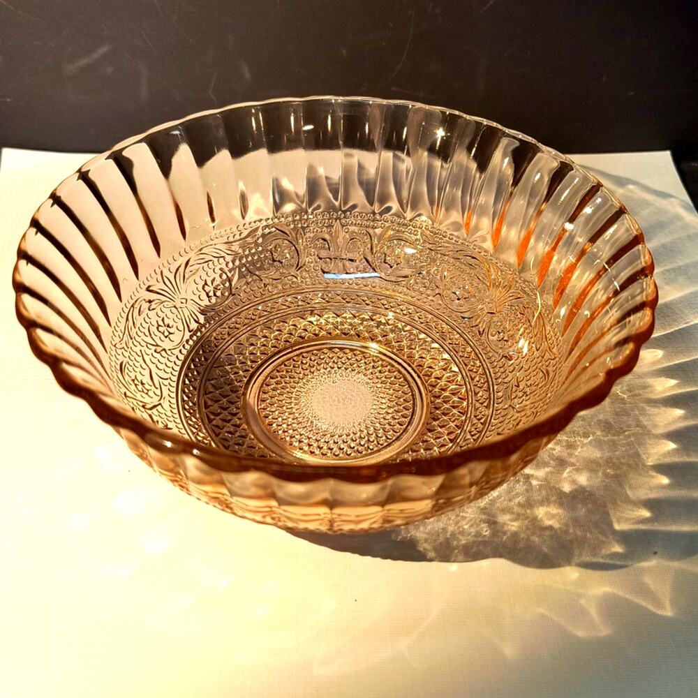 1042. Vintage Pink Depression Glass Bowl Trellis Pattern